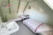Slaapkamer met losse bedden
