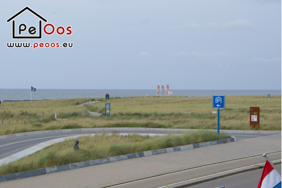 Zicht op duinen en Noordzee