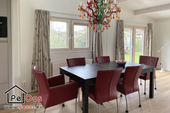 Dining table with space for 6 people