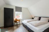 Schlafzimmer mit Doppelbett 1