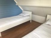 slaapkamer met aparte bedden