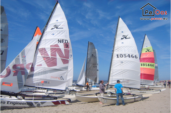 Zeilboten op het strand